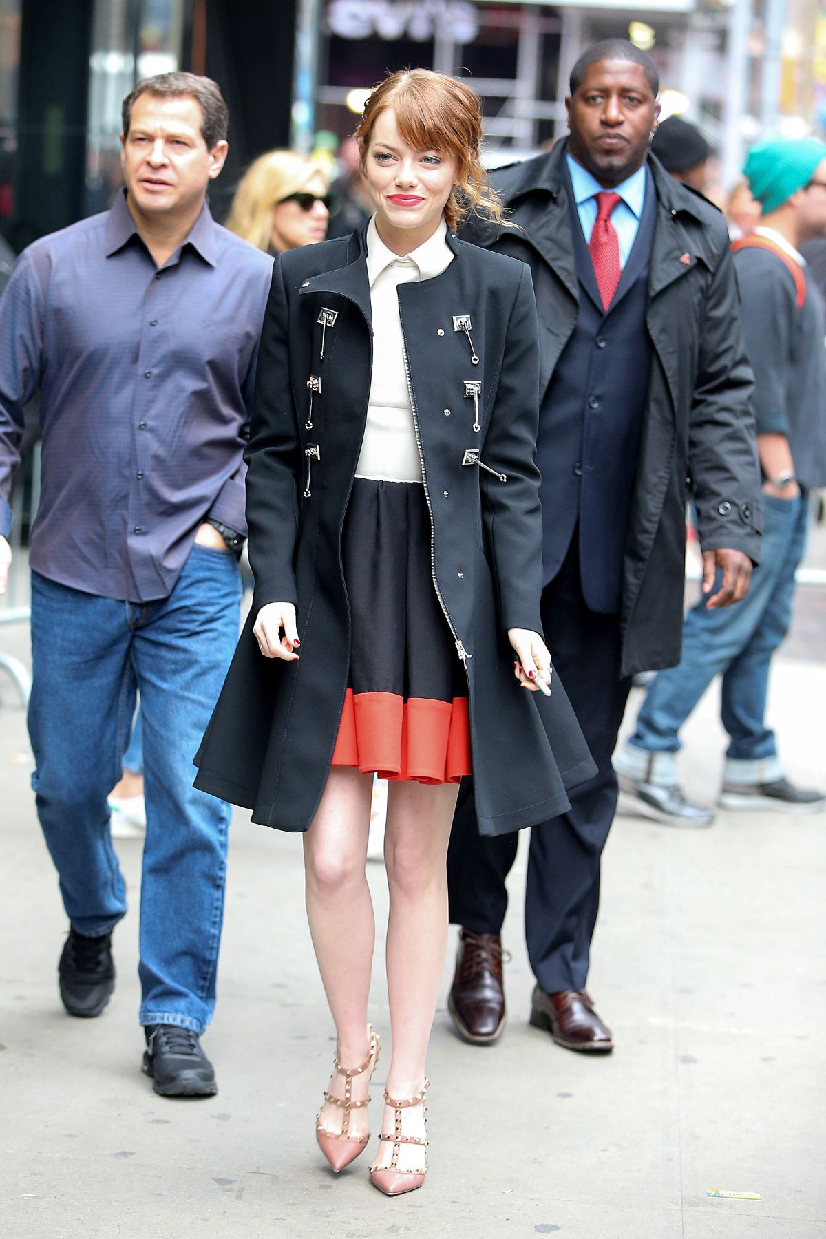 emma-stone-at-good-morning-america-in-nyc_5